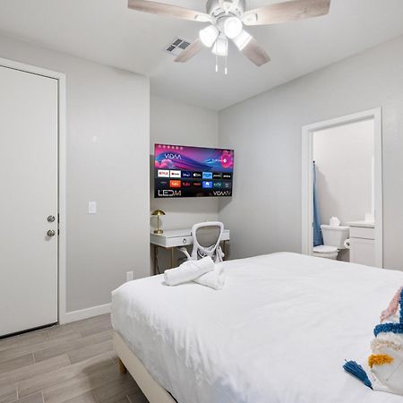 Elegant Two Bedroom Two Bathroom With Premium Comfort And Parking Glendale Exterior foto