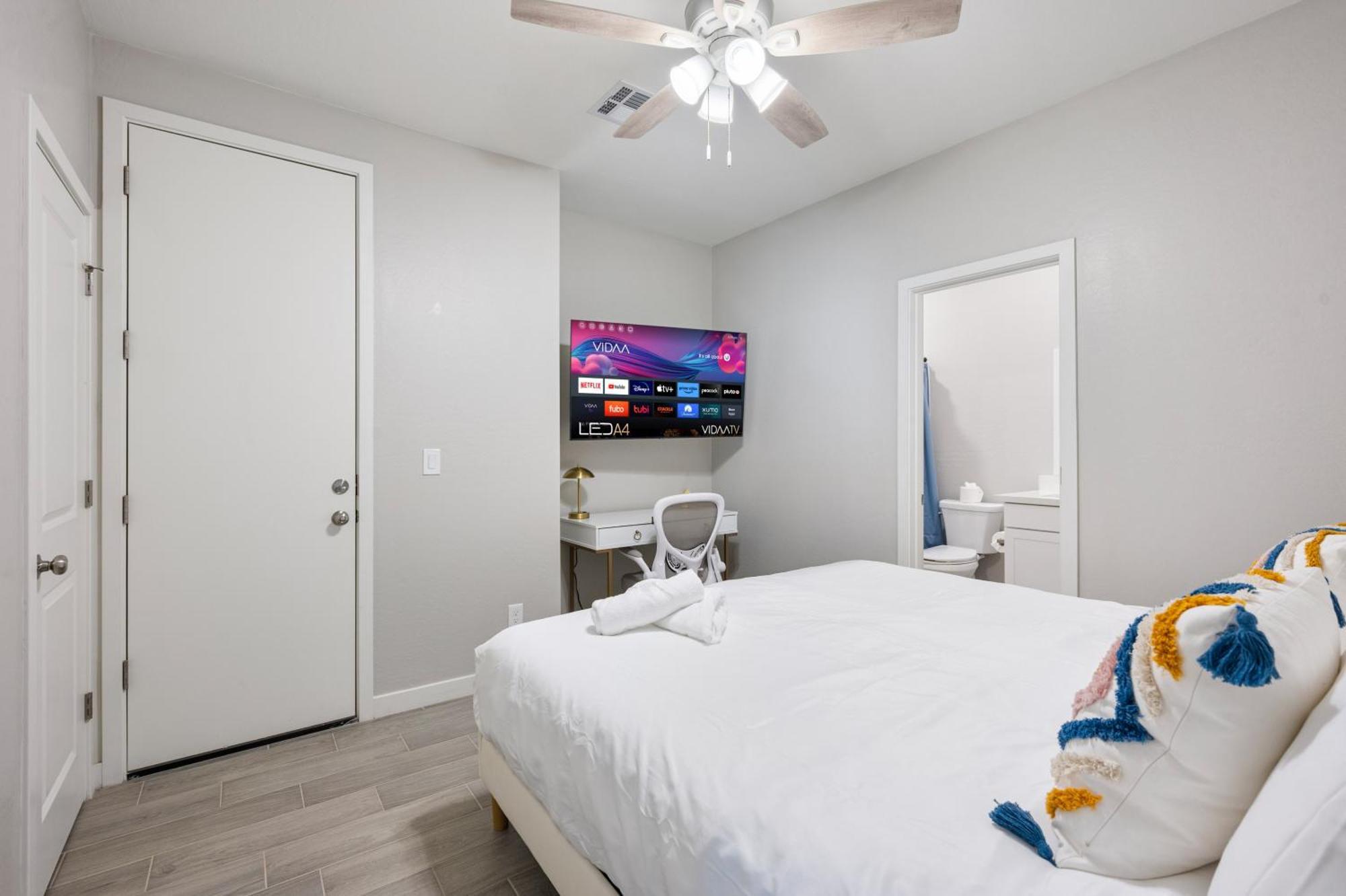 Elegant Two Bedroom Two Bathroom With Premium Comfort And Parking Glendale Exterior foto